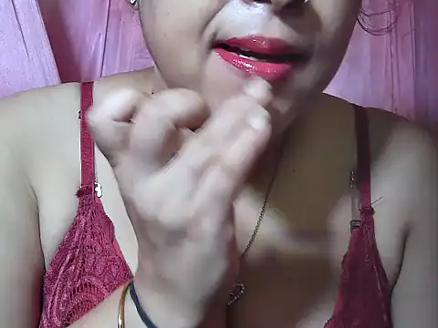 Snapshot of LOVERIAKOL chatting on June 2026 08:42:02 AM LOVERIAKOL online show from June 2026 08:42:02 AM
