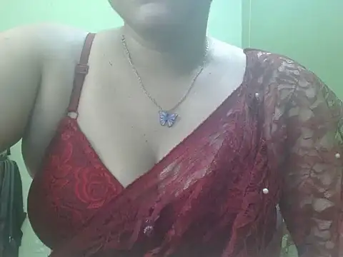 Snapshot of LOVERIAKOL chatting on June 2026 05:45:01 PM LOVERIAKOL online show from June 2026 05:45:01 PM