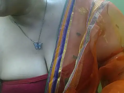 Snapshot of LOVERIAKOL chatting on July 2026 04:42:02 PM LOVERIAKOL online show from July 2026 04:42:02 PM
