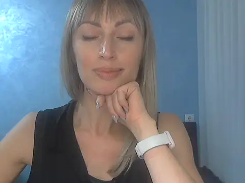 Snapshot of EffectMaya chatting on October 2025 03:18:01 PM EffectMaya online show from October 2025 03:18:01 PM