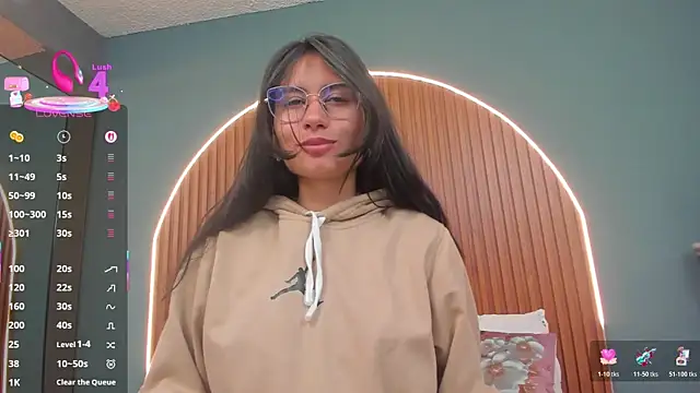 Snapshot of NayeCloud chatting on December 2025 03:47:02 AM NayeCloud online show from December 2025 03:47:02 AM