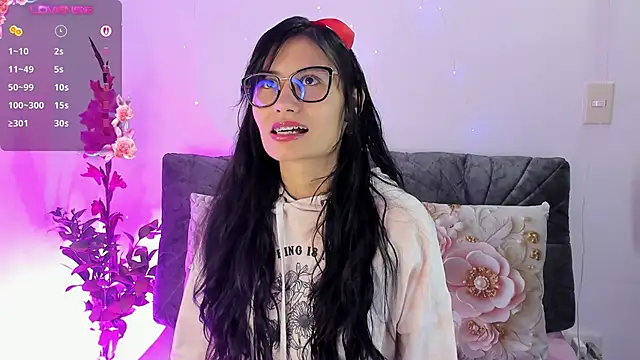 NayeCloud online show from May 2026 02:41:02 AM
