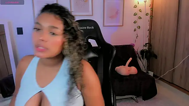 aleja montiel   online show from April 2026 12:58:02 PM