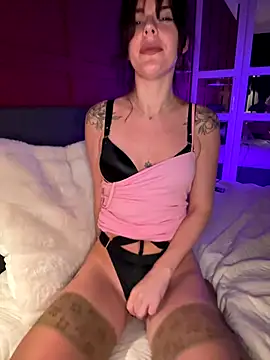 RubyLunaa online show from November 2025 11:03:01 PM