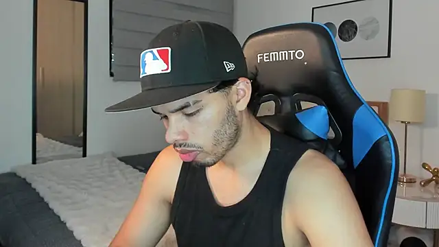 mateoleonee online show from December 2024 09:01:01 PM