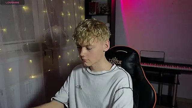 Keytaro online show from March 2025 06:45:02 PM