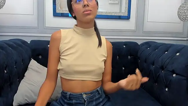Isa little4u online show from December 2024 03:42:02 PM