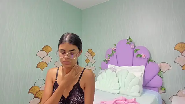 Isa little4u online show from December 2024 02:30:01 PM