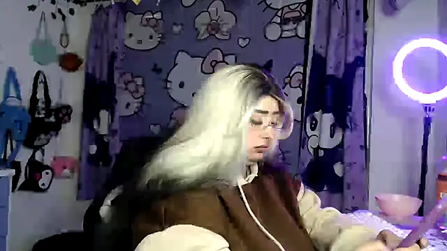 Snapshot of lussyevans24 chatting on April 2026 04:08:02 AM lussyevans24 online show from April 2026 04:08:02 AM