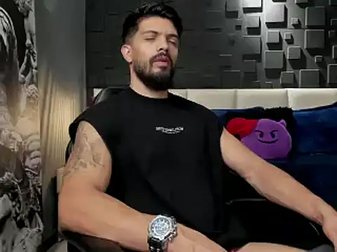 Snapshot of DannSaenz chatting on January 2025 01:32:02 AM DannSaenz online show from January 2025 01:32:02 AM