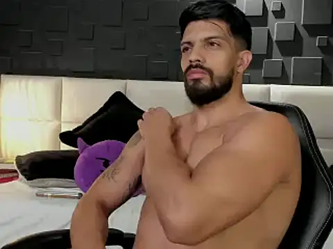 Snapshot of DannSaenz chatting on February 2025 06:26:02 AM DannSaenz online show from February 2025 06:26:02 AM