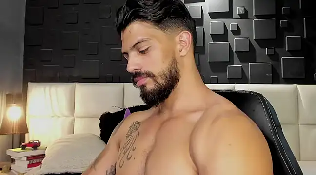 Snapshot of DannSaenz chatting on February 2025 02:35:01 AM DannSaenz online show from February 2025 02:35:01 AM