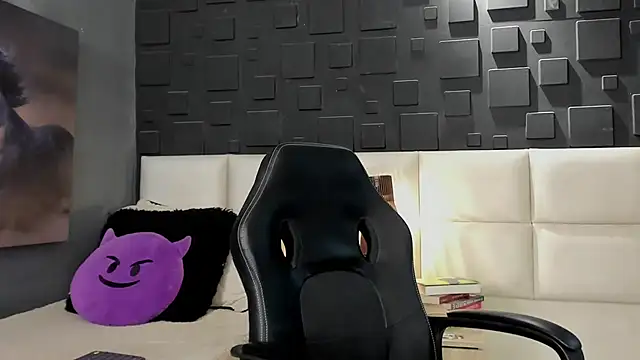 Snapshot of DannSaenz chatting on February 2025 09:22:01 PM DannSaenz online show from February 2025 09:22:01 PM