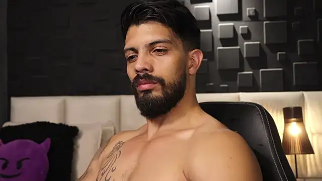 Snapshot of DannSaenz chatting on February 2025 08:03:01 PM DannSaenz online show from February 2025 08:03:01 PM