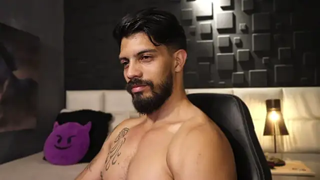 Snapshot of DannSaenz chatting on February 2025 02:07:01 AM DannSaenz online show from February 2025 02:07:01 AM