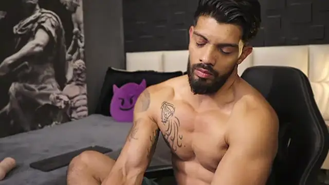 Snapshot of DannSaenz chatting on February 2025 05:24:01 PM DannSaenz online show from February 2025 05:24:01 PM