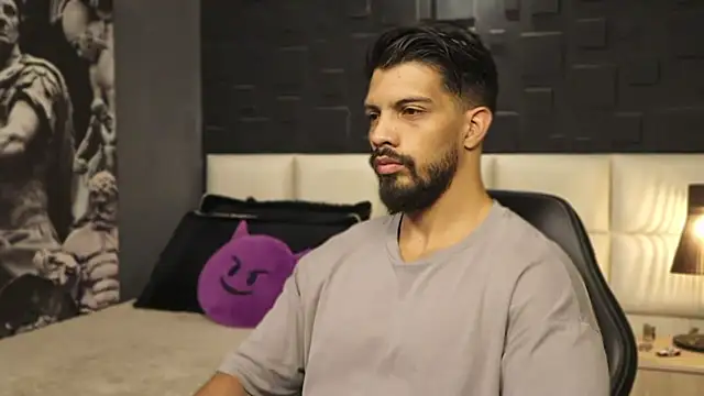Snapshot of DannSaenz chatting on February 2025 02:33:01 PM DannSaenz online show from February 2025 02:33:01 PM