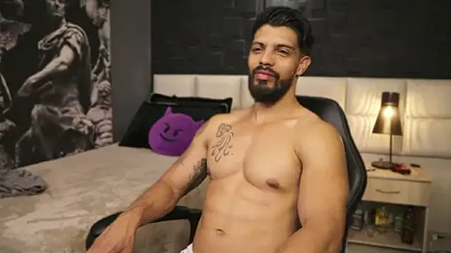Snapshot of DannSaenz chatting on February 2025 05:36:01 PM DannSaenz online show from February 2025 05:36:01 PM
