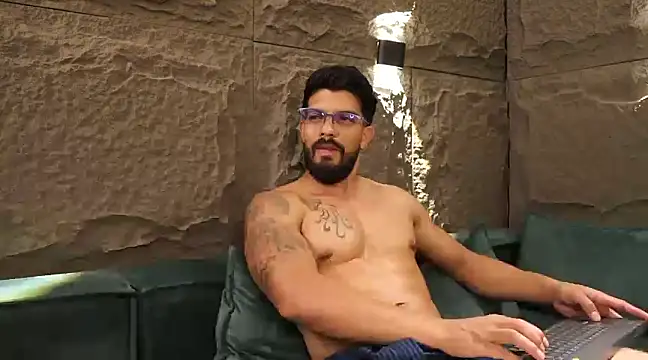 Snapshot of DannSaenz chatting on March 2025 05:50:01 PM DannSaenz online show from March 2025 05:50:01 PM