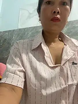 Linaannn online show from November 2025 09:39:02 PM