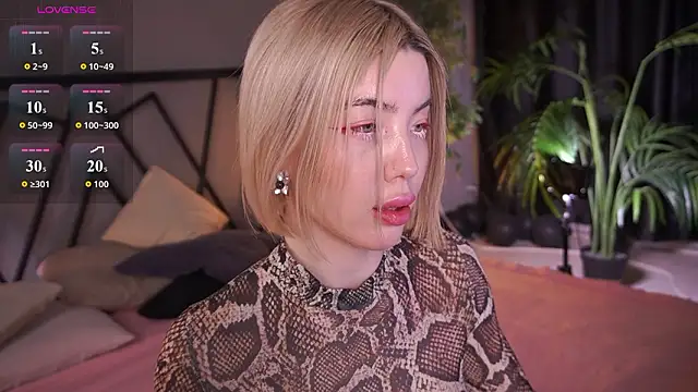 Snapshot of LindaThacker chatting on March 2026 07:15:01 AM LindaThacker online show from March 2026 07:15:01 AM