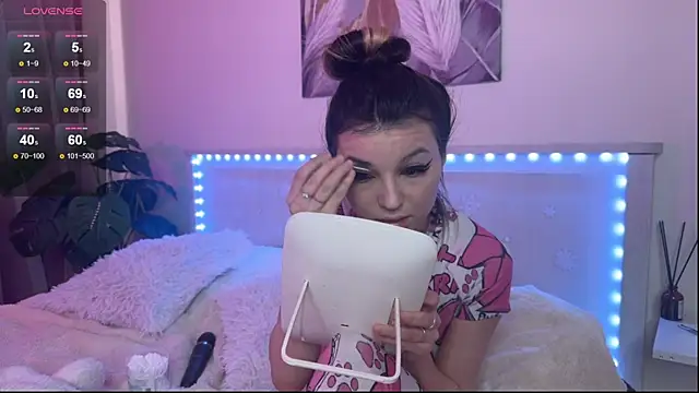 Veronica leal online show from March 2026 06:25:01 AM