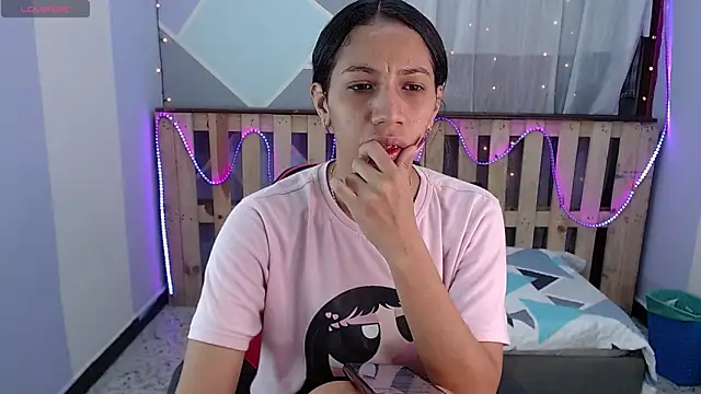 Lina10 online show from March 2025 07:40:01 PM