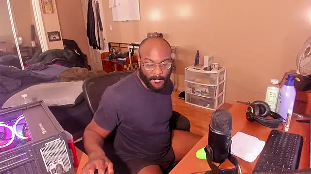 MrChuckDailyXXX online show from January 2025 07:37:01 AM