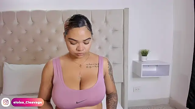 Eloisa cleavage  online show from March 2025 11:06:02 AM