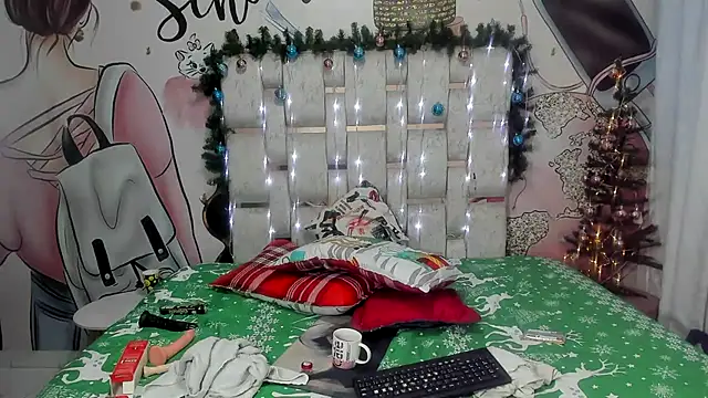 Snapshot of EMMA_SWEETT1 chatting on December 2024 03:54:02 PM EMMA SWEETT1 online show from December 2024 03:54:02 PM