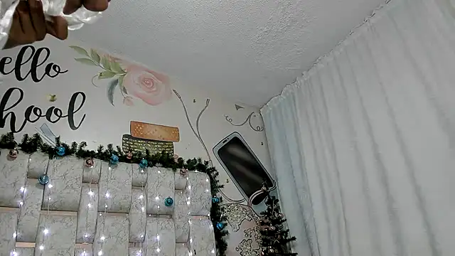 Snapshot of EMMA_SWEETT1 chatting on December 2024 12:40:02 PM EMMA SWEETT1 online show from December 2024 12:40:02 PM