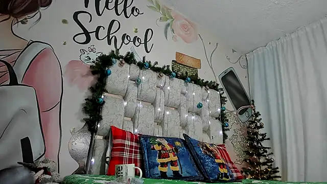 Snapshot of EMMA_SWEETT1 chatting on December 2024 05:11:01 PM EMMA SWEETT1 online show from December 2024 05:11:01 PM