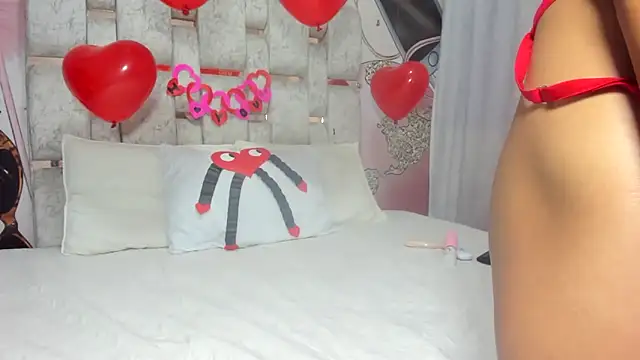 Snapshot of EMMA_SWEETT1 chatting on February 2025 03:38:01 PM EMMA SWEETT1 online show from February 2025 03:38:01 PM