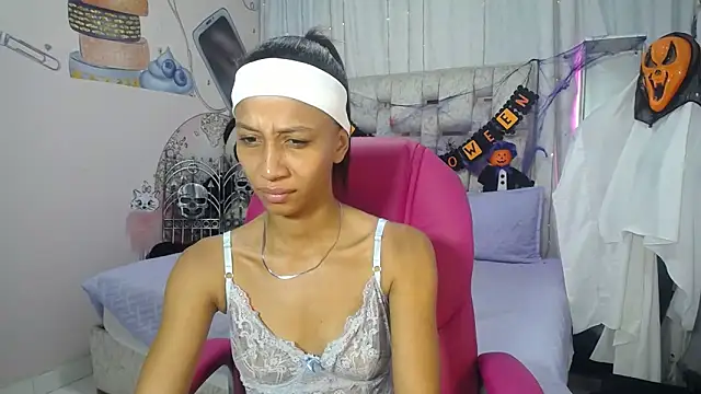 Snapshot of EMMA_SWEETT1 chatting on October 2025 12:48:02 PM EMMA SWEETT1 online show from October 2025 12:48:02 PM