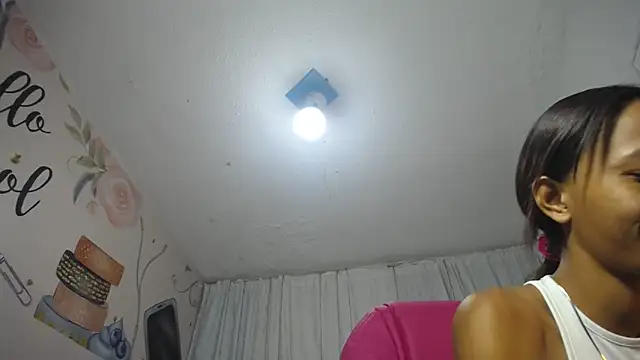 Snapshot of EMMA_SWEETT1 chatting on October 2025 06:17:02 PM EMMA SWEETT1 online show from October 2025 06:17:02 PM
