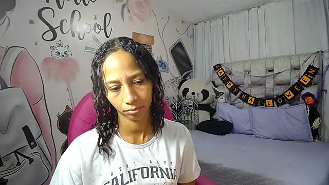 Snapshot of EMMA_SWEETT1 chatting on October 2025 06:31:02 PM EMMA SWEETT1 online show from October 2025 06:31:02 PM