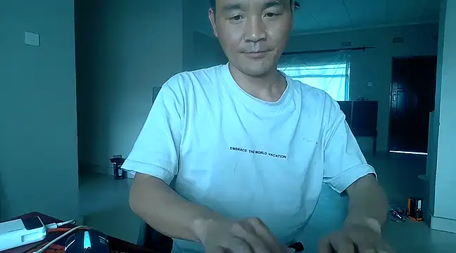 kisstoyousoon2024 online show from March 2025 01:29:01 PM