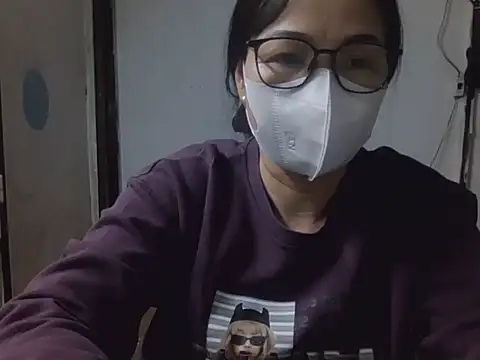 JuliaCiona online show from November 2025 04:06:01 PM