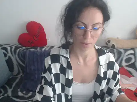 Emmatoo online show from April 2026 03:08:01 PM