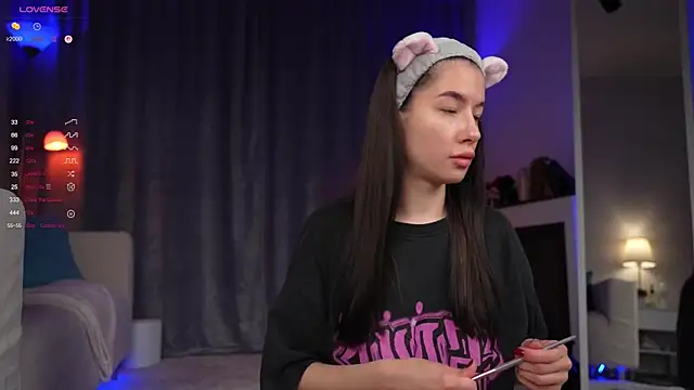 Amely Young online show from September 2025 01:28:02 AM