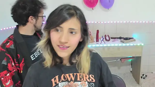 Snapshot of linnie_ chatting on September 2025 10:44:02 PM linnie  online show from September 2025 10:44:02 PM