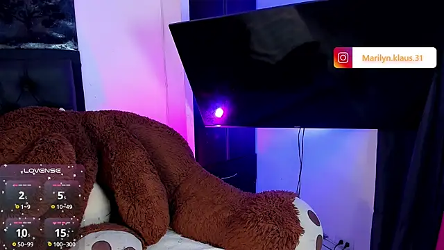 Maryonthemoon online show from November 2025 11:21:02 AM