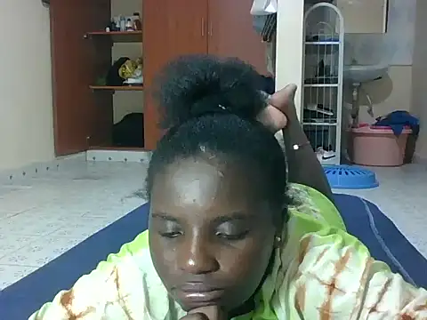 hotebbbyy online show from February 2026 07:12:01 PM