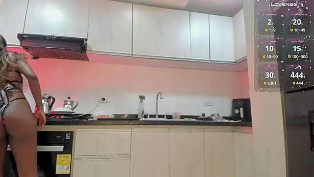 Snapshot of KyaraMiller chatting on December 2024 02:21:01 PM KyaraMiller online show from December 2024 02:21:01 PM