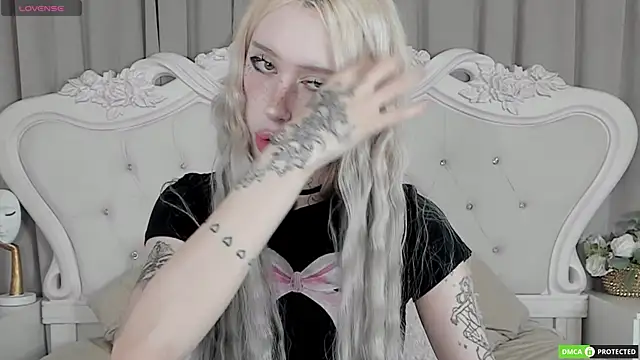 Joy Barker online show from November 2025 03:18:02 AM