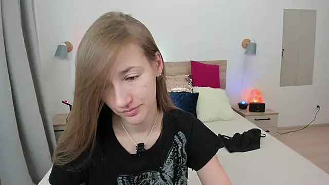 Snapshot of KateRedgar chatting on February 2026 01:45:01 PM KateRedgar online show from February 2026 01:45:01 PM