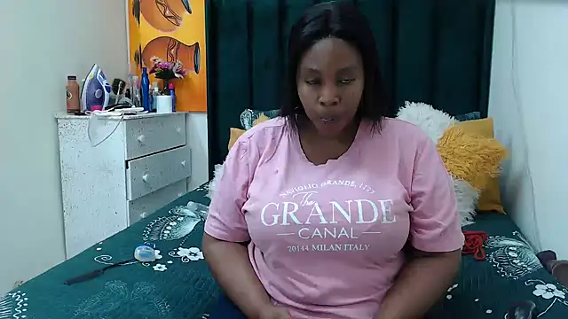 Snapshot of GaggingQueenxx chatting on October 2025 10:27:02 AM GaggingQueenxx online show from October 2025 10:27:02 AM