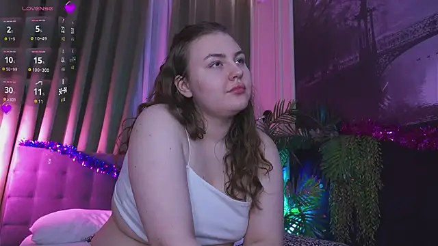 Snapshot of Mia__Peach chatting on December 2024 04:44:02 AM Mia Peach online show from December 2024 04:44:02 AM