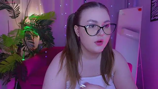 Snapshot of Mia__Peach chatting on February 2025 10:21:02 PM Mia Peach online show from February 2025 10:21:02 PM