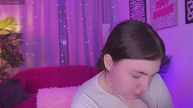 Snapshot of Mia__Peach chatting on March 2025 03:09:02 AM Mia Peach online show from March 2025 03:09:02 AM